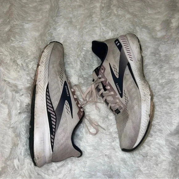 Brooks Womens size 8 Launch 8 Pink and Blue Running Sneaker Brooks Reastart - Picture 1 of 9